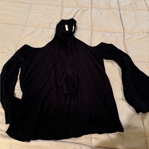 Elan black flowy top - Picture 1 of 2